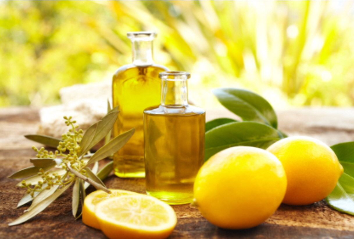 The Versatility of Lemon Essential Oil